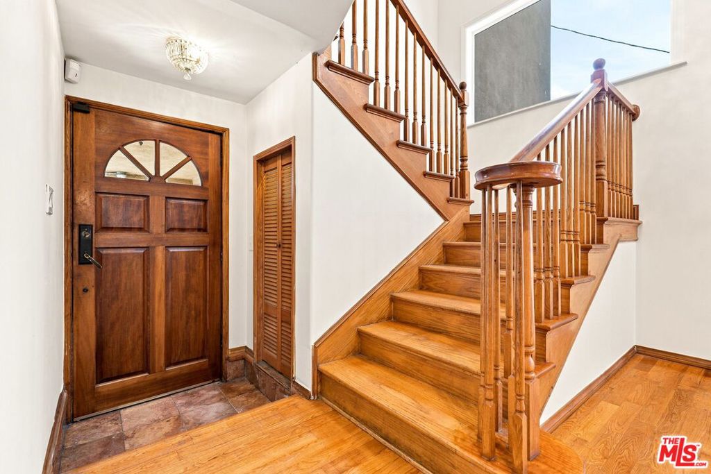 1029 N Beverly Glen Boulevard Property Photo 9