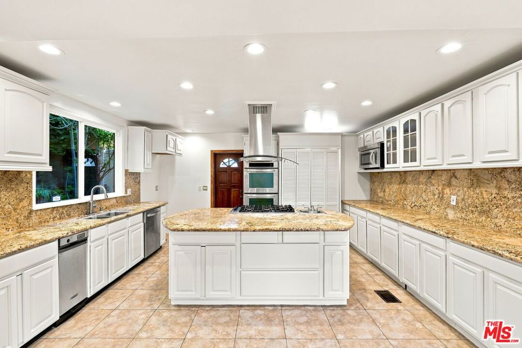 1029 N Beverly Glen Boulevard Property Photo 11