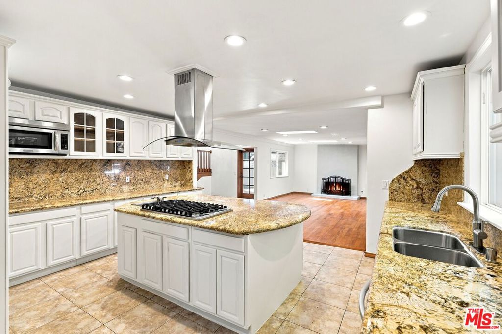 1029 N Beverly Glen Boulevard Property Photo 14