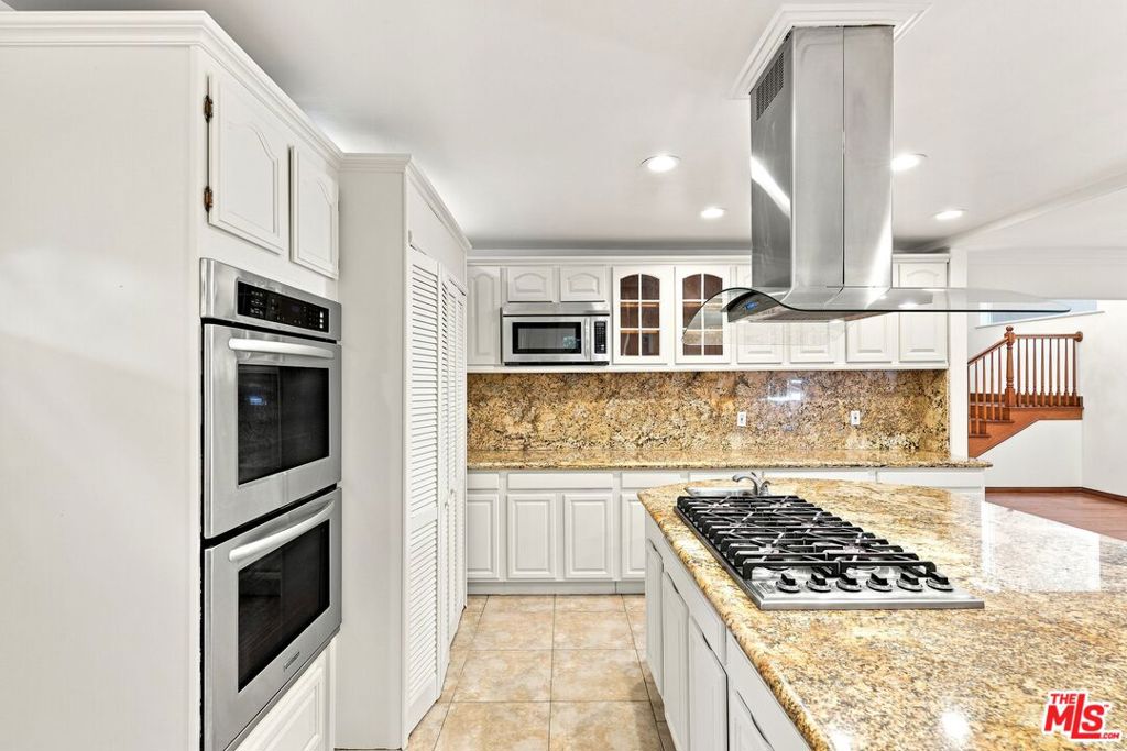 1029 N Beverly Glen Boulevard Property Photo 15