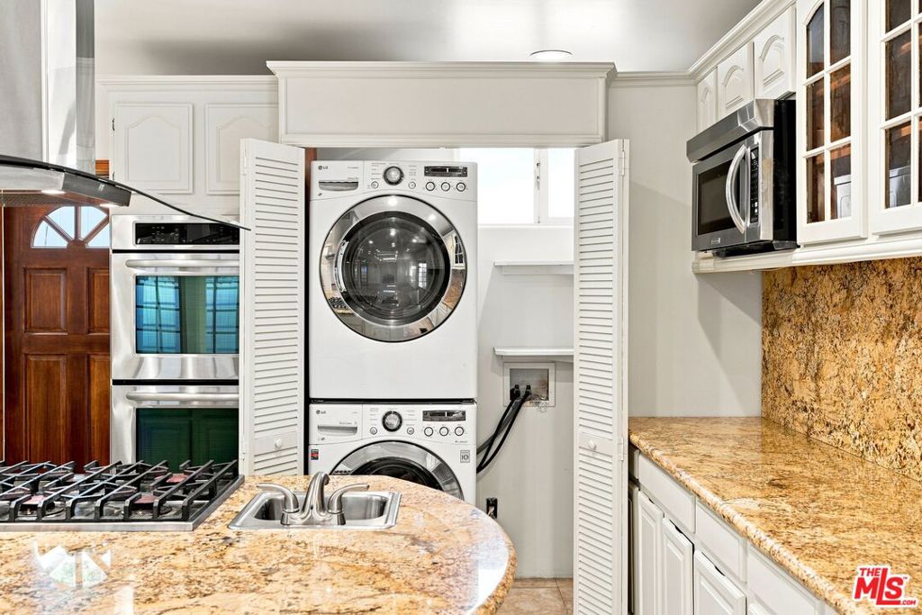 1029 N Beverly Glen Boulevard Property Photo 17