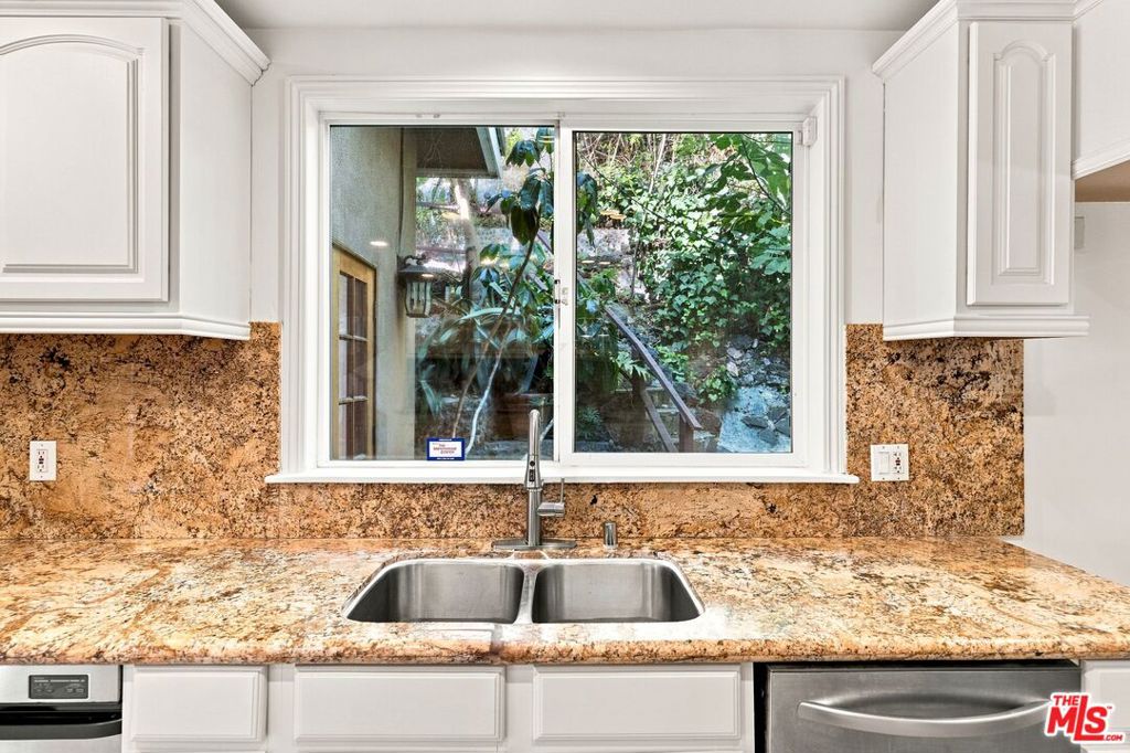 1029 N Beverly Glen Boulevard Property Photo 18