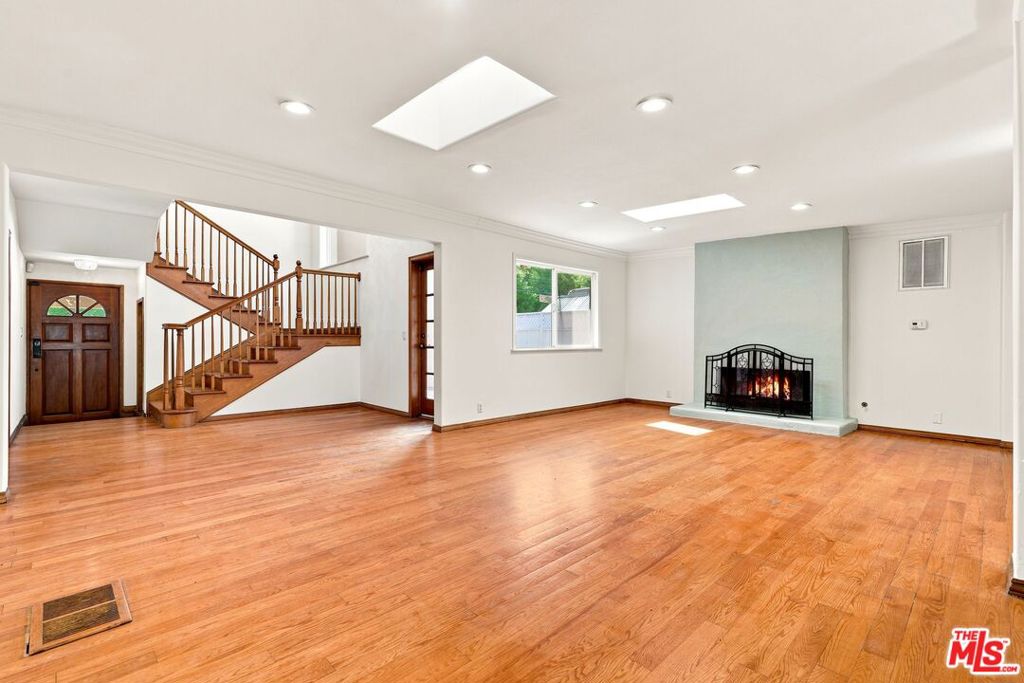 1029 N Beverly Glen Boulevard Property Photo 20