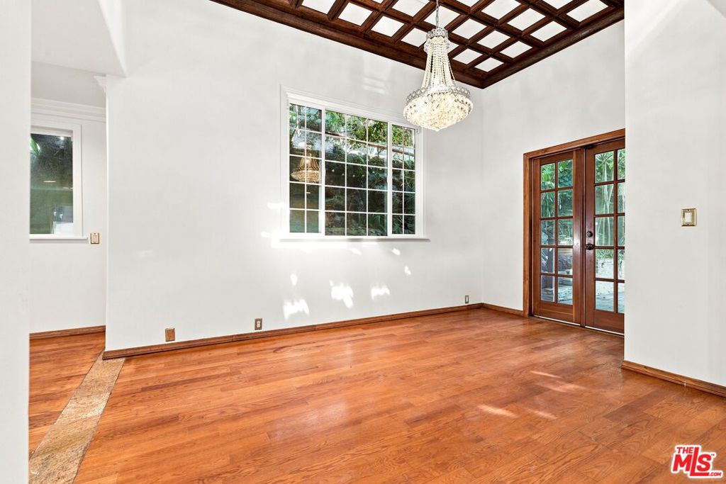 1029 N Beverly Glen Boulevard Property Photo 21