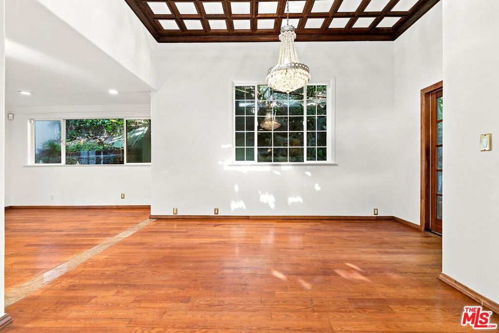 1029 N Beverly Glen Boulevard Property Photo 22