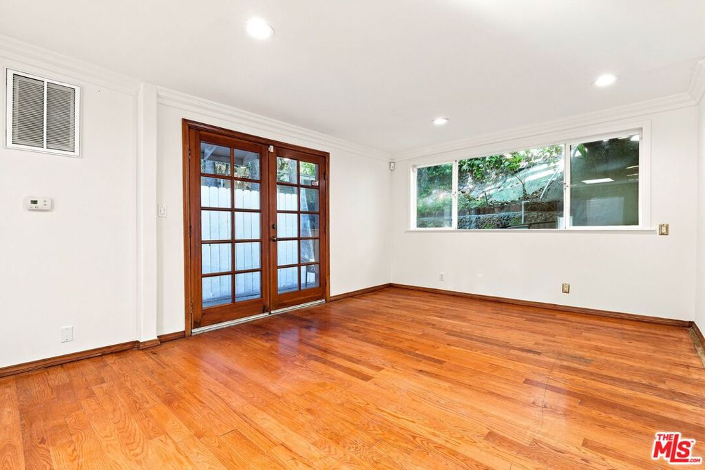 1029 N Beverly Glen Boulevard Property Photo 24