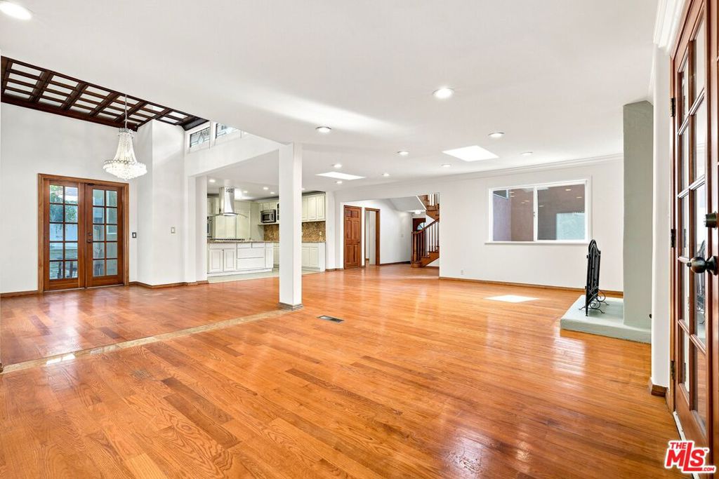 1029 N Beverly Glen Boulevard Property Photo 25