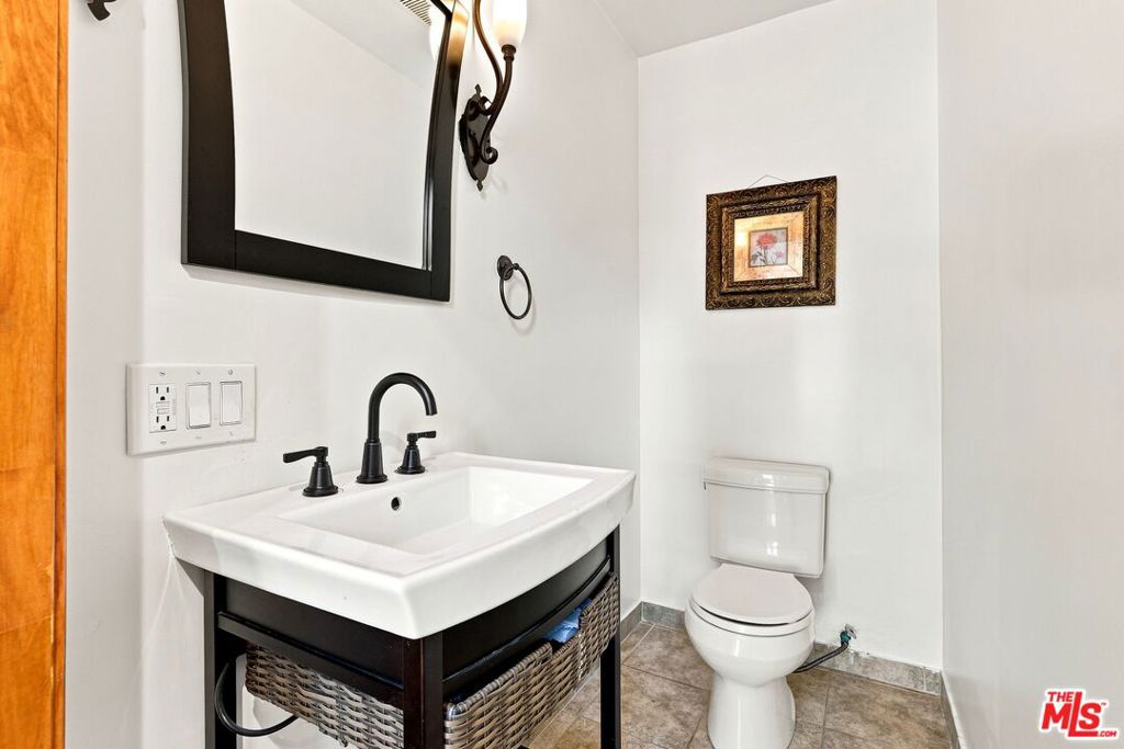 1029 N Beverly Glen Boulevard Property Photo 26