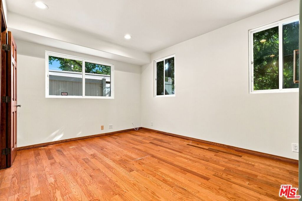 1029 N Beverly Glen Boulevard Property Photo 27