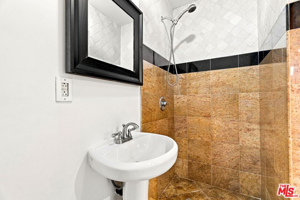 1029 N Beverly Glen Boulevard Property Photo 29