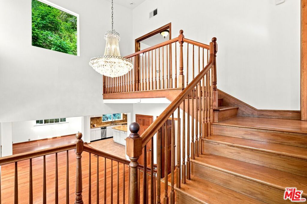1029 N Beverly Glen Boulevard Property Photo 30