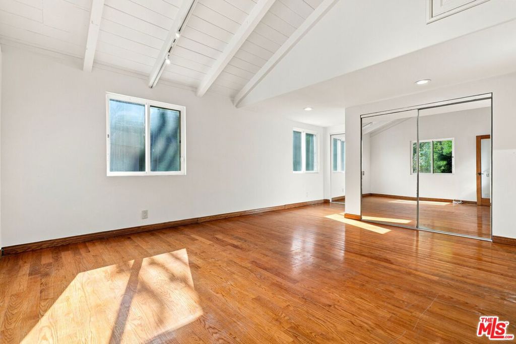 1029 N Beverly Glen Boulevard Property Photo 31