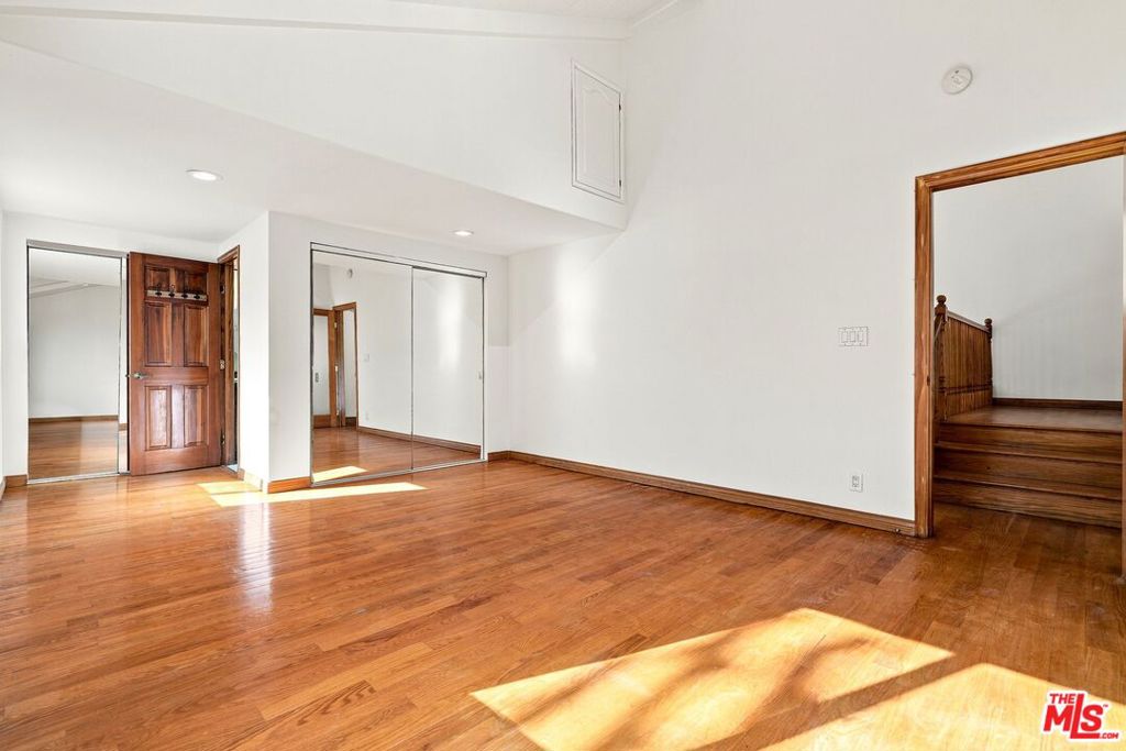 1029 N Beverly Glen Boulevard Property Photo 32