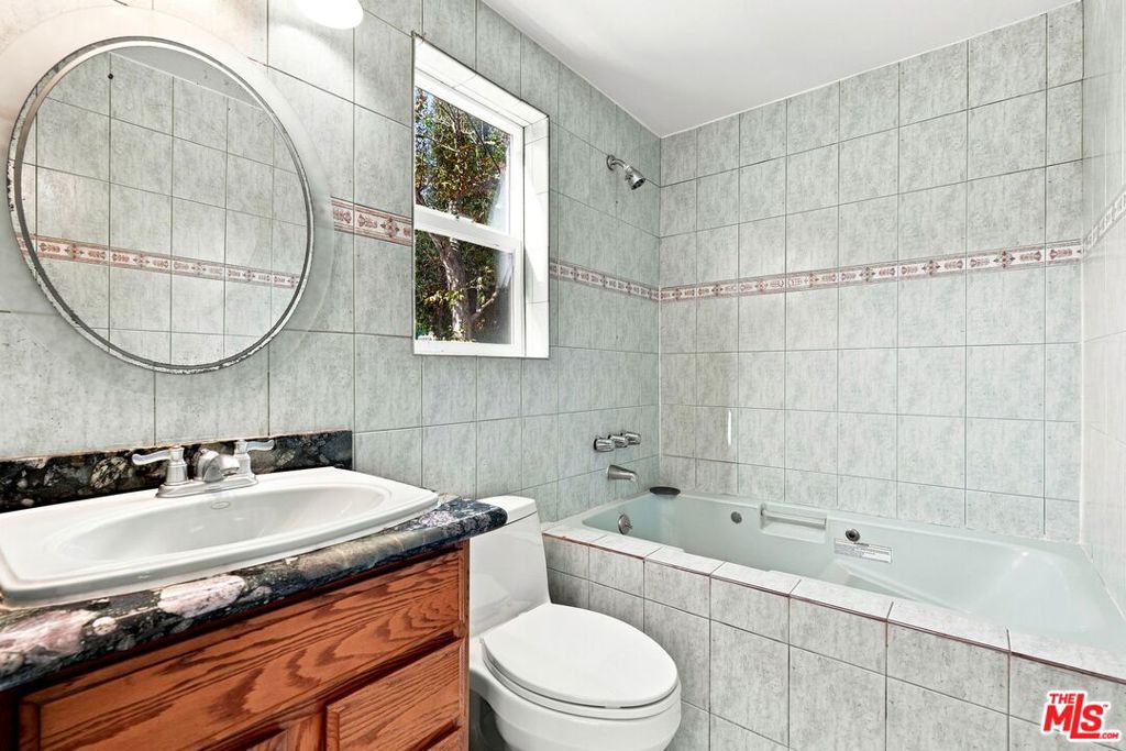 1029 N Beverly Glen Boulevard Property Photo 33