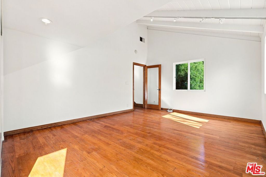 1029 N Beverly Glen Boulevard Property Photo 34