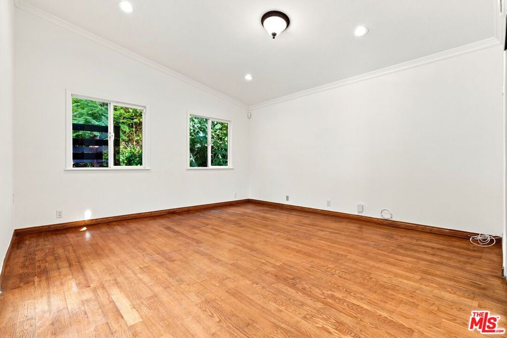 1029 N Beverly Glen Boulevard Property Photo 35