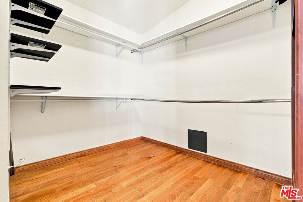 1029 N Beverly Glen Boulevard Property Photo 38