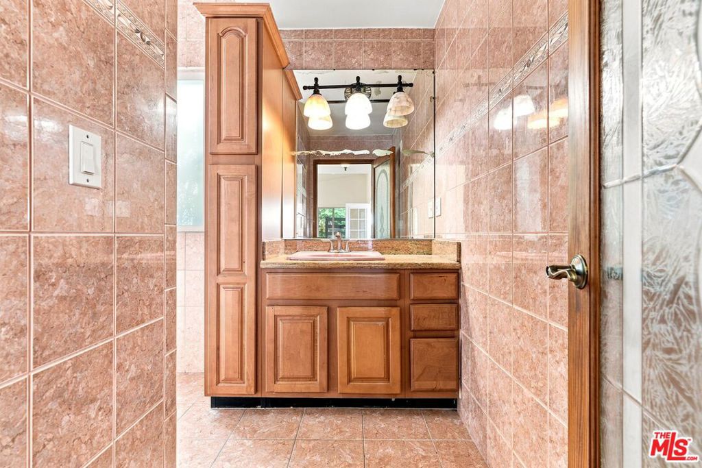 1029 N Beverly Glen Boulevard Property Photo 39