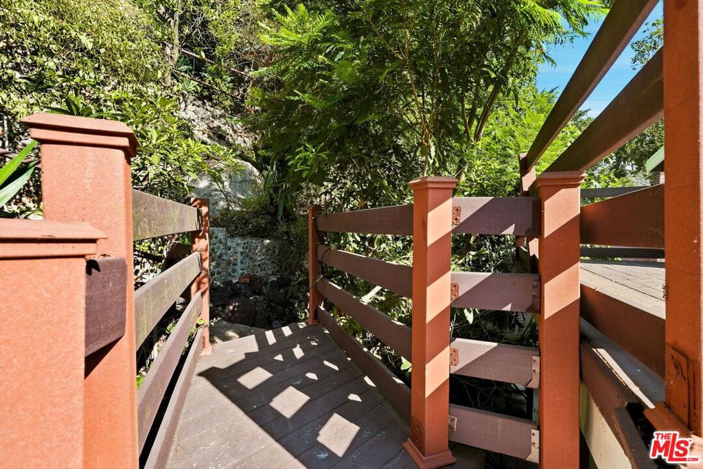 1029 N Beverly Glen Boulevard Property Photo 43