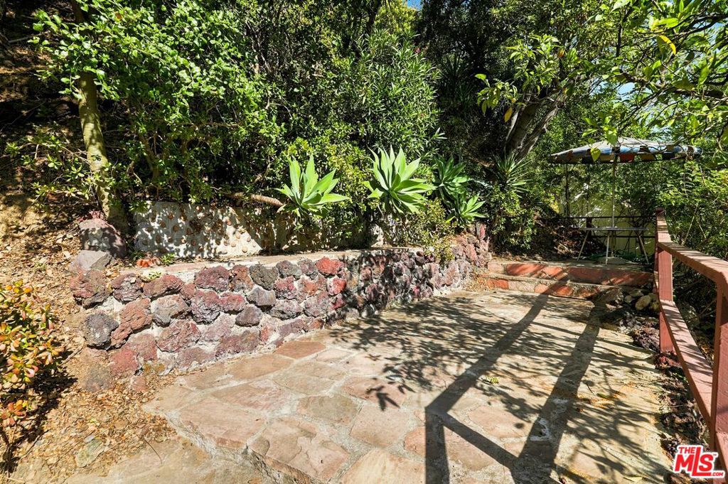 1029 N Beverly Glen Boulevard Property Photo 44