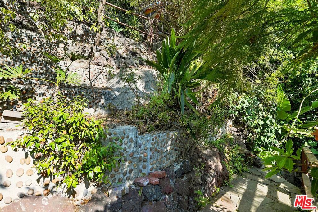 1029 N Beverly Glen Boulevard Property Photo 46