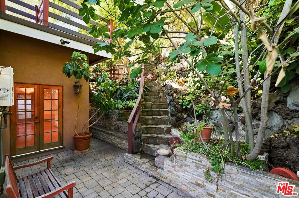 1029 N Beverly Glen Boulevard Property Photo 47