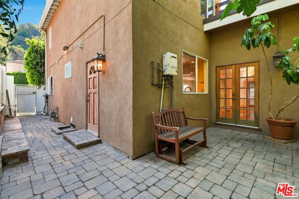 1029 N Beverly Glen Boulevard Property Photo 48