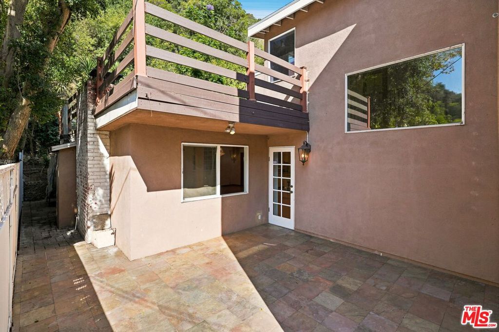 1029 N Beverly Glen Boulevard Property Photo 52