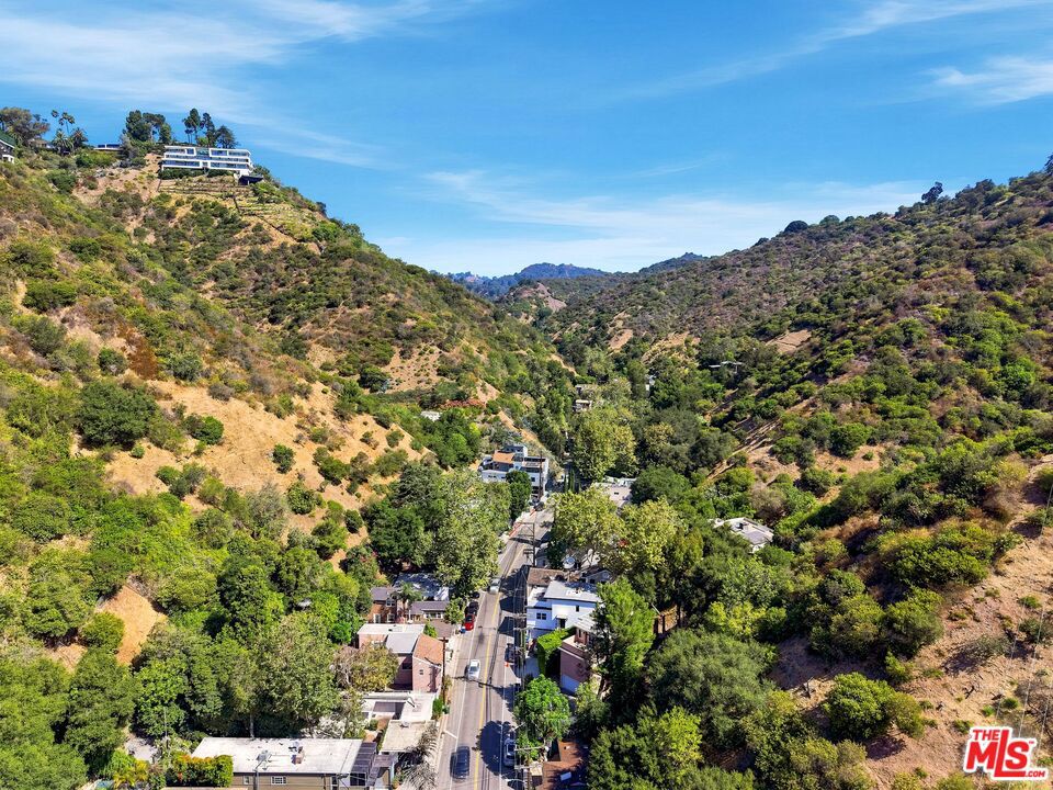 1029 N Beverly Glen Boulevard Property Photo 55