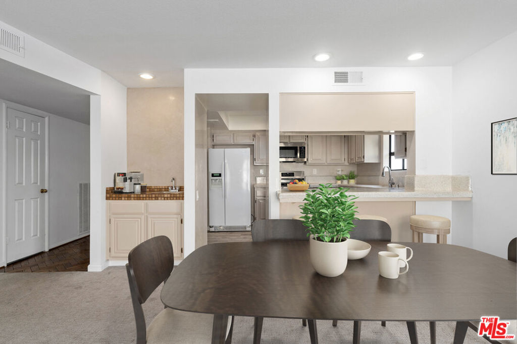 1250 Amherst Avenue 201 Property Photo 7