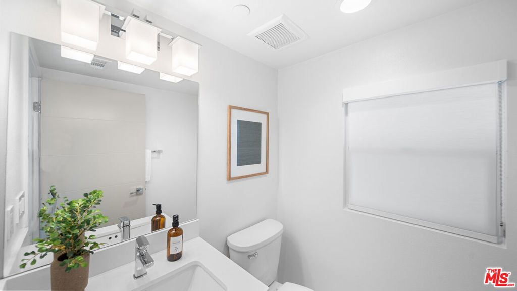 2111 N Cahuenga Boulevard 1 Property Photo 18