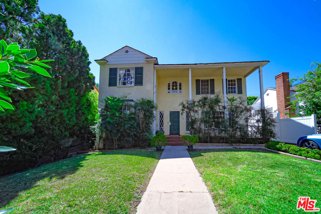 713 N Doheny Drive Property Photo 1