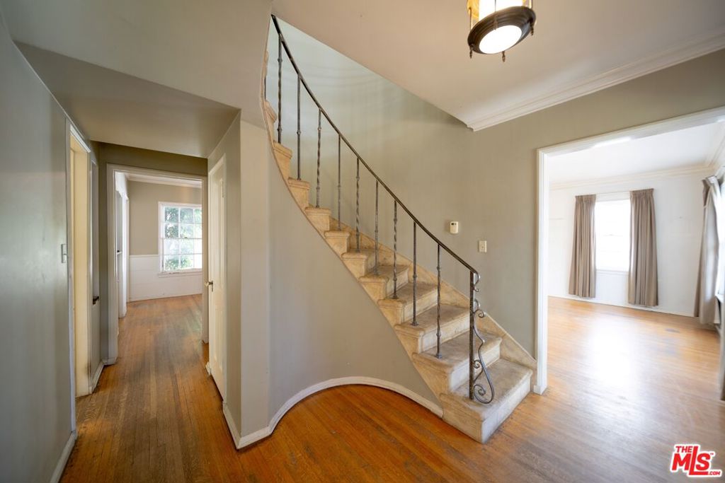 713 N Doheny Drive Property Photo 13