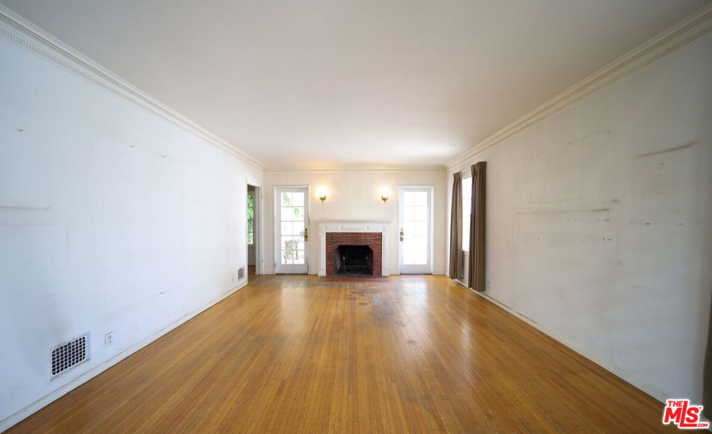 713 N Doheny Drive Property Photo 16