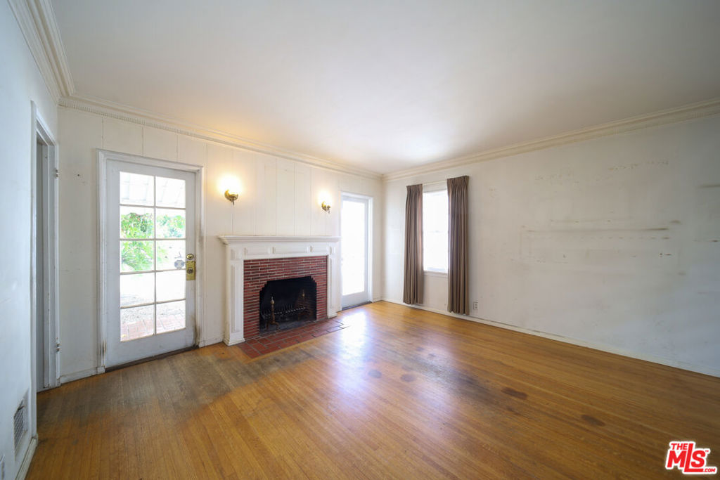713 N Doheny Drive Property Photo 17