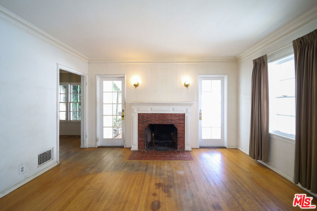 713 N Doheny Drive Property Photo 18