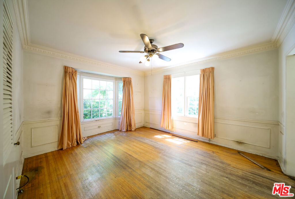 713 N Doheny Drive Property Photo 21