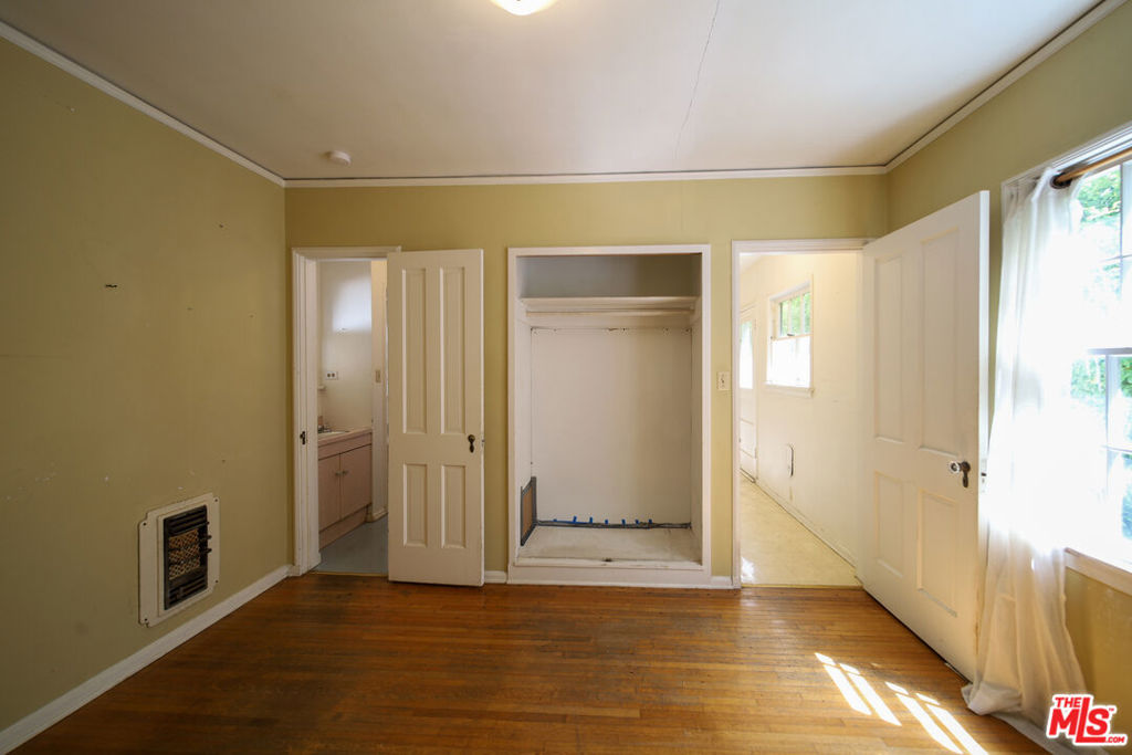 713 N Doheny Drive Property Photo 29