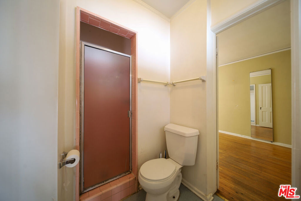 713 N Doheny Drive Property Photo 34