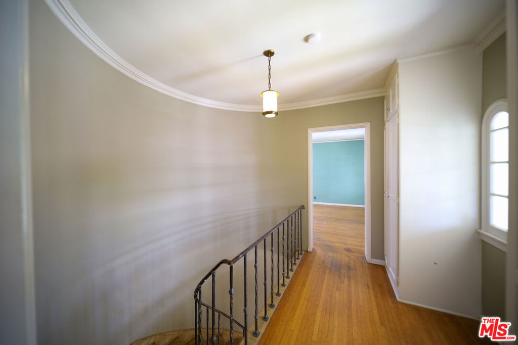 713 N Doheny Drive Property Photo 37