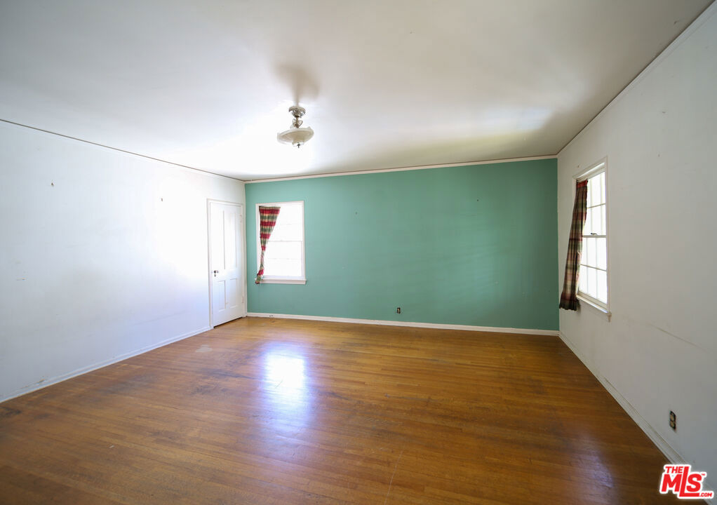 713 N Doheny Drive Property Photo 38