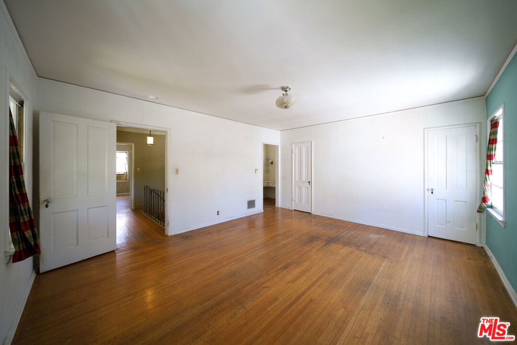 713 N Doheny Drive Property Photo 39