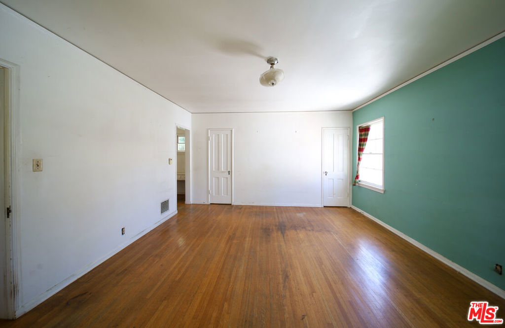 713 N Doheny Drive Property Photo 40