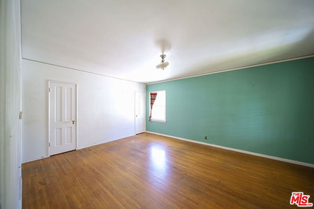 713 N Doheny Drive Property Photo 41