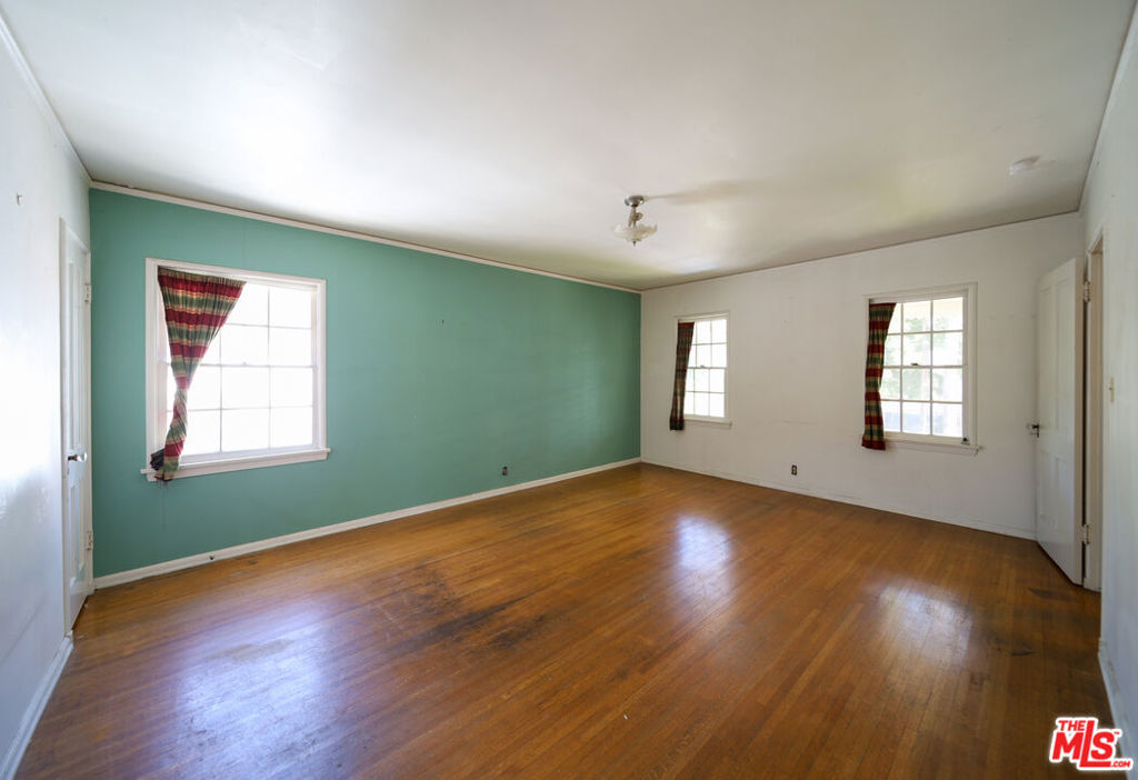 713 N Doheny Drive Property Photo 42