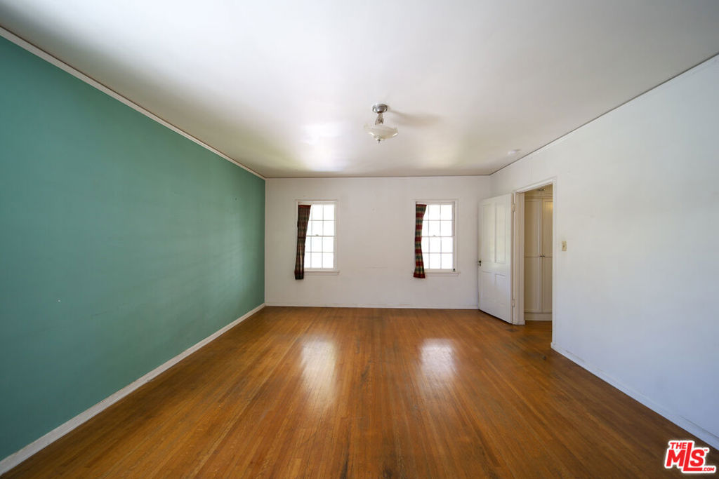 713 N Doheny Drive Property Photo 43
