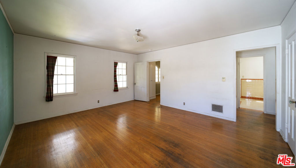 713 N Doheny Drive Property Photo 44