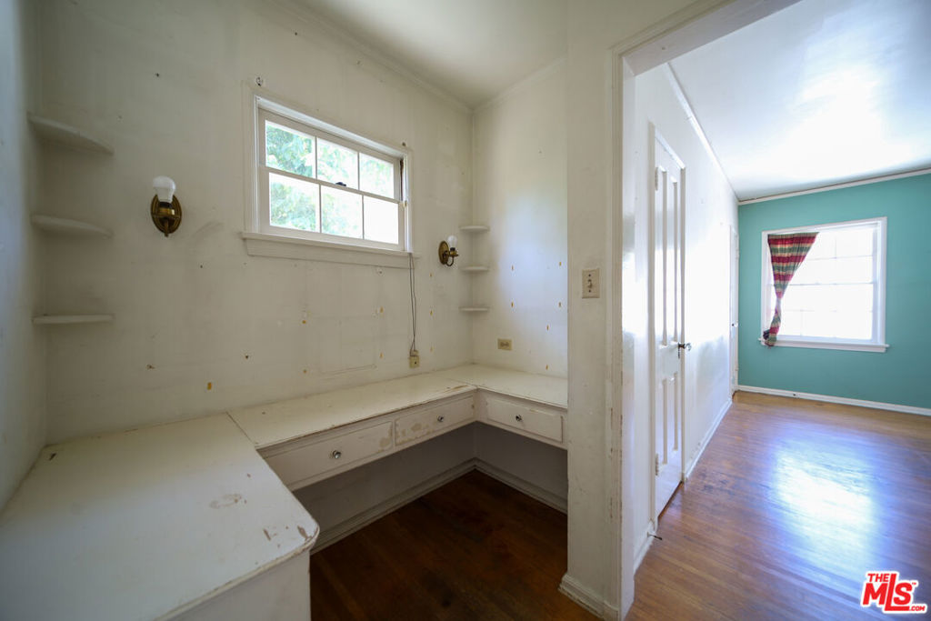 713 N Doheny Drive Property Photo 45
