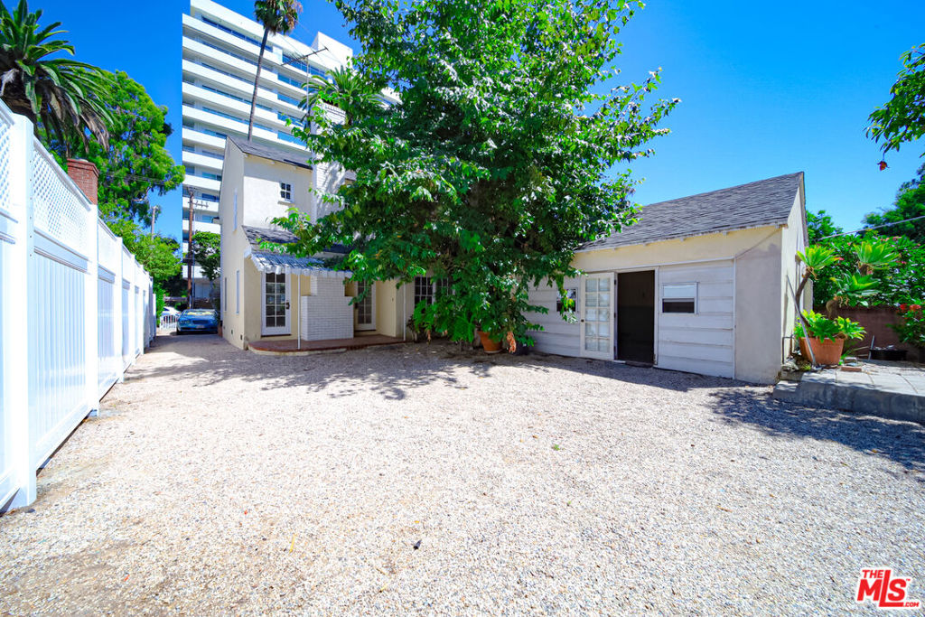 713 N Doheny Drive Property Photo 58