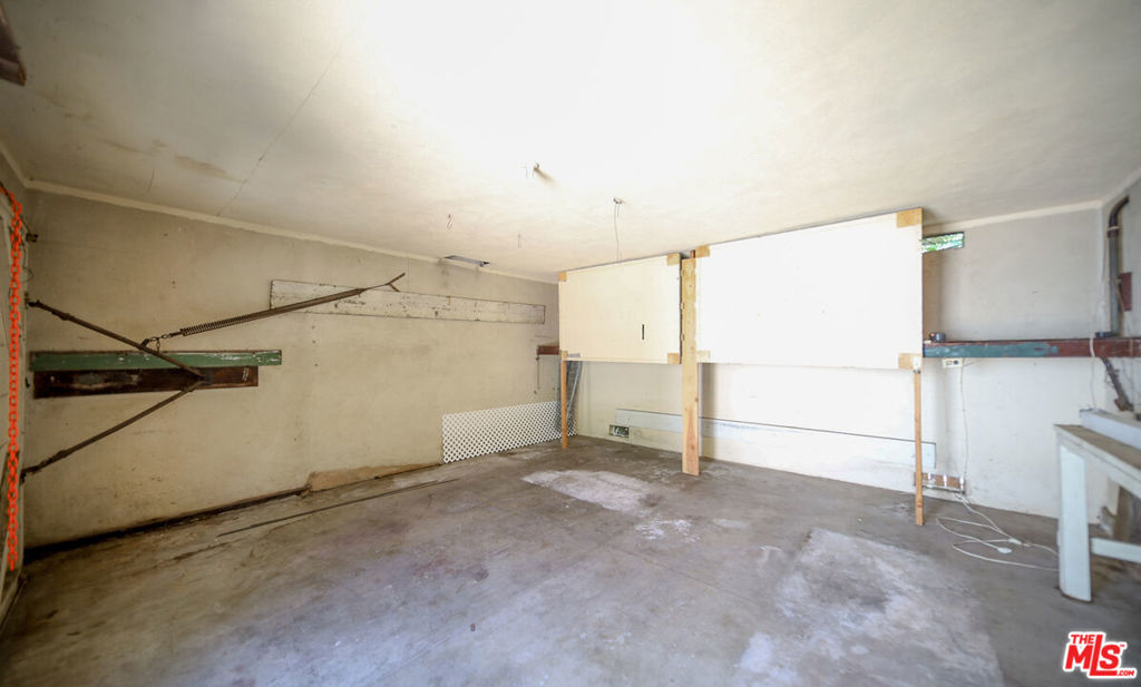 713 N Doheny Drive Property Photo 61